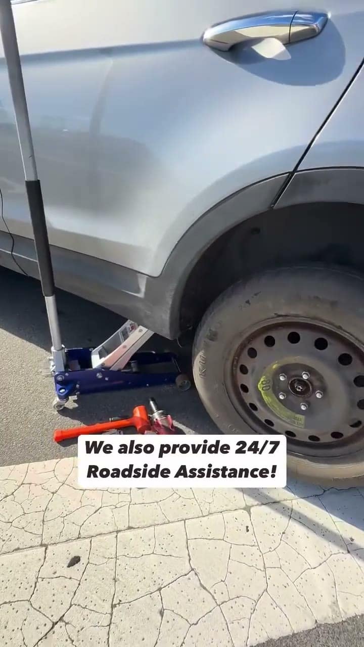Video: 24/7 roadside assistance, mounting a spare wheel on a silver SUV during a roadside call